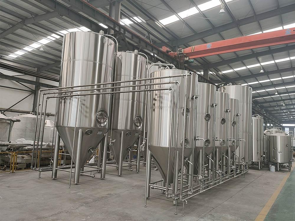 <b>4000L Jacketed conical fermen</b>